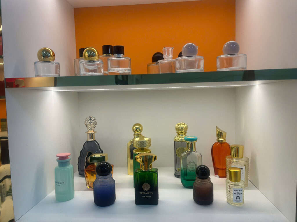 MOQ in Perfume Wholesale & Manufacturing: How to Optimize Your First Order 3 1782202465414 2283483927077243832 1921090053534242721 ce1674a9db09f08c4e087b6e81ae3400